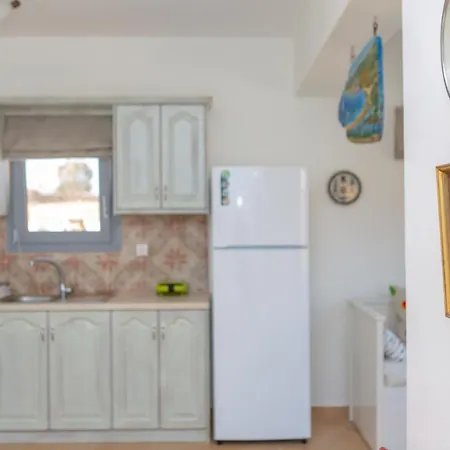 Armonia Studios, & לינה וארוחת בוקר