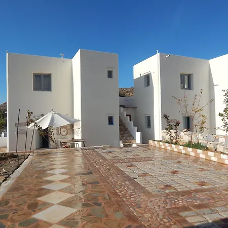 Armonia Studios, & לינה וארוחת בוקר